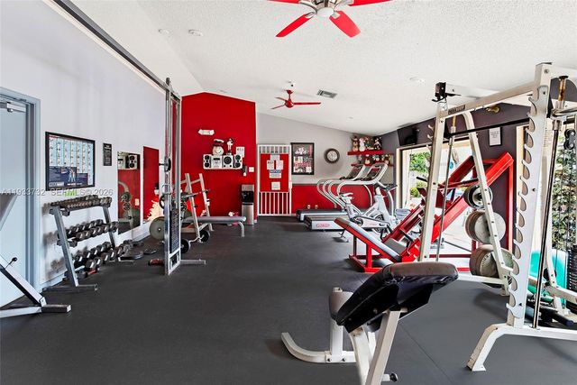 3074 S Oakland Forest Drive 702, Oakland Park, FL 33309