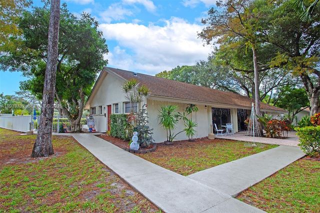 3074 S Oakland Forest Drive 702, Oakland Park, FL 33309