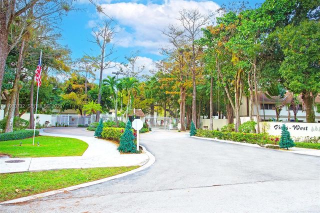 3074 S Oakland Forest Drive 702, Oakland Park, FL 33309