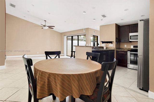 3074 S Oakland Forest Drive 702, Oakland Park, FL 33309