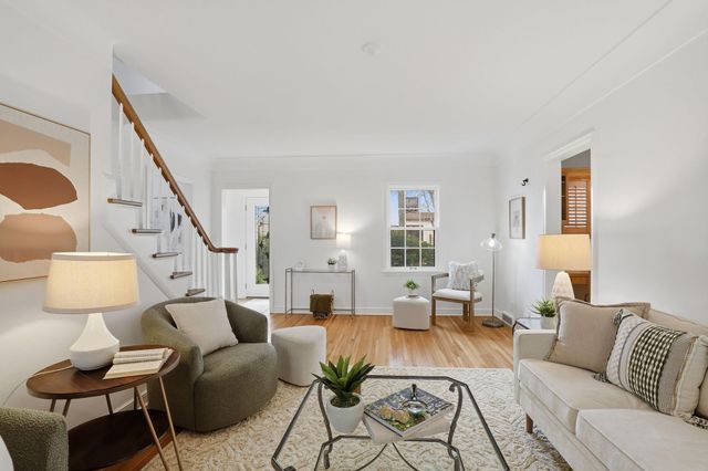 571 Griggs Street S, Saint Paul, MN 55116