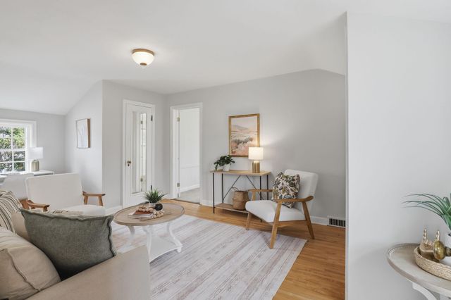 571 Griggs Street S, Saint Paul, MN 55116