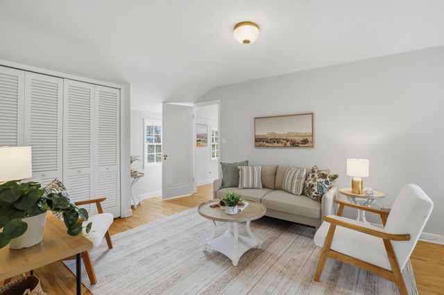 571 Griggs Street S, Saint Paul, MN 55116