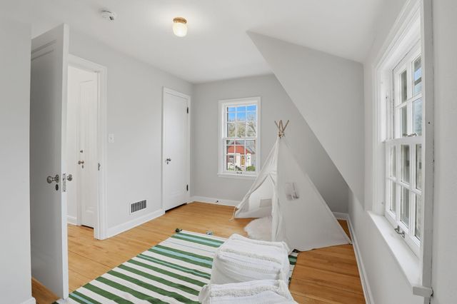 571 Griggs Street S, Saint Paul, MN 55116