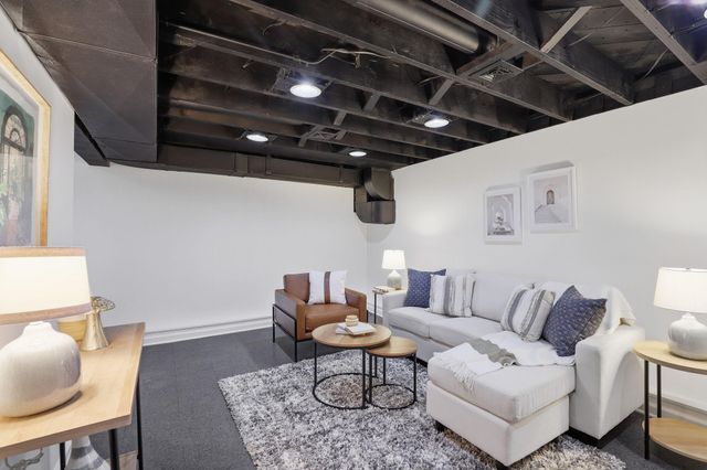 571 Griggs Street S, Saint Paul, MN 55116