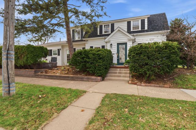 571 Griggs Street S, Saint Paul, MN 55116