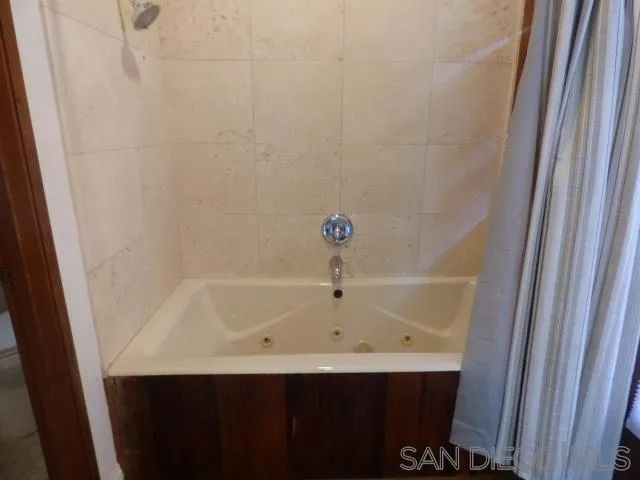8253 El Paseo Grande, La Jolla, CA 92037