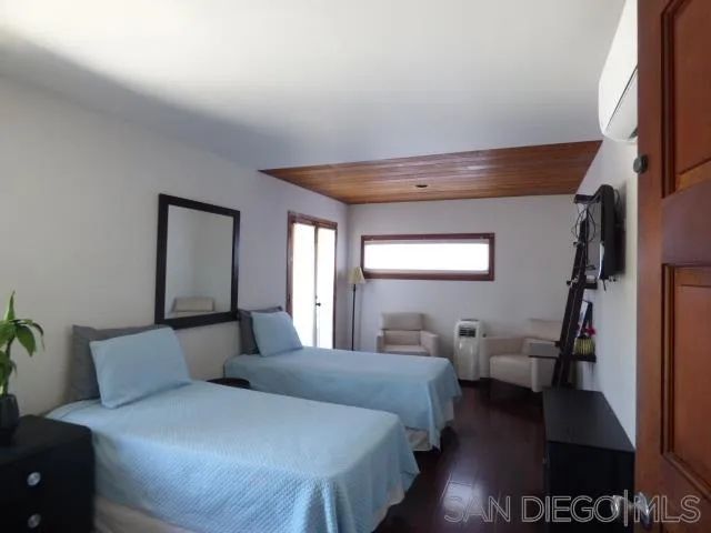 8253 El Paseo Grande, La Jolla, CA 92037
