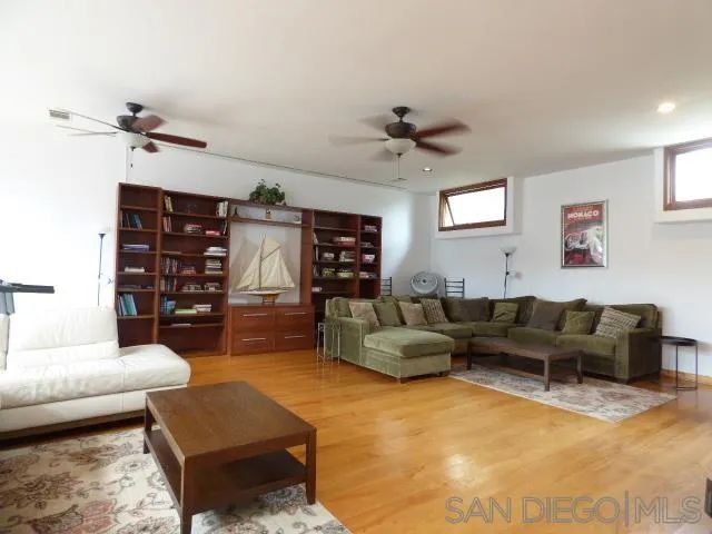 8253 El Paseo Grande, La Jolla, CA 92037
