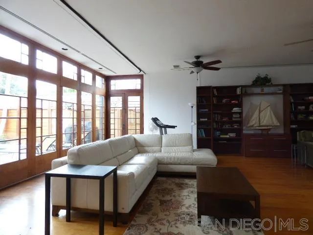 8253 El Paseo Grande, La Jolla, CA 92037