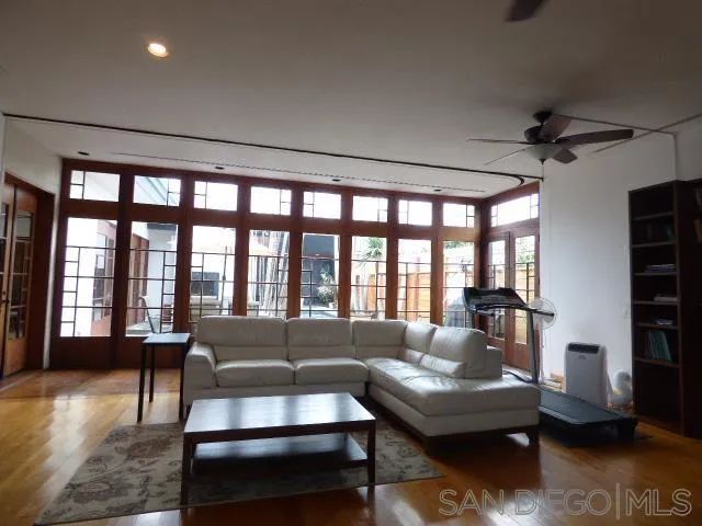 8253 El Paseo Grande, La Jolla, CA 92037