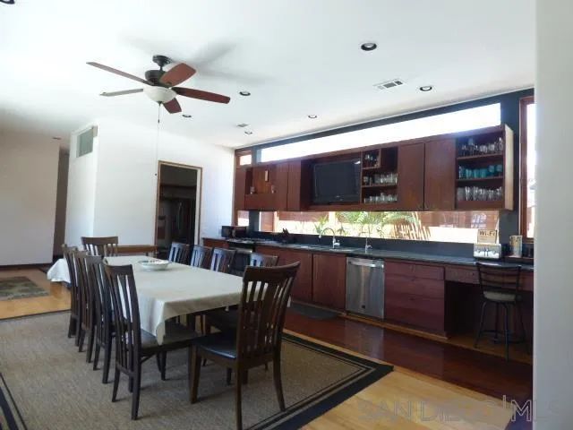 8253 El Paseo Grande, La Jolla, CA 92037