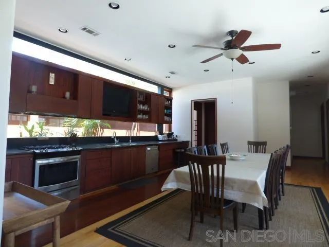 8253 El Paseo Grande, La Jolla, CA 92037