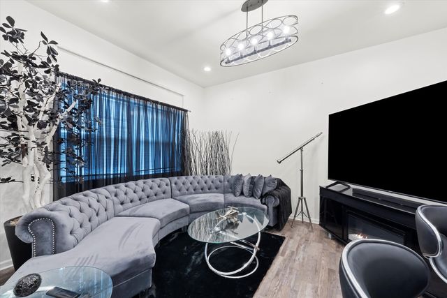 525 W 78th Street, Chicago, IL 60620