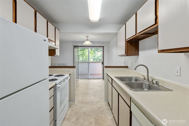 34025 1st Place S, Federal Way, WA 98003