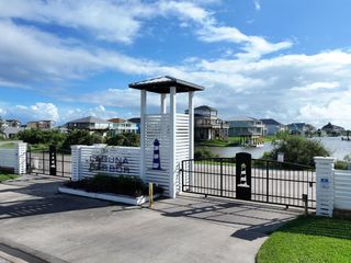 1820 Laguna Harbor Cove Boulevard, Port Bolivar, TX 77650