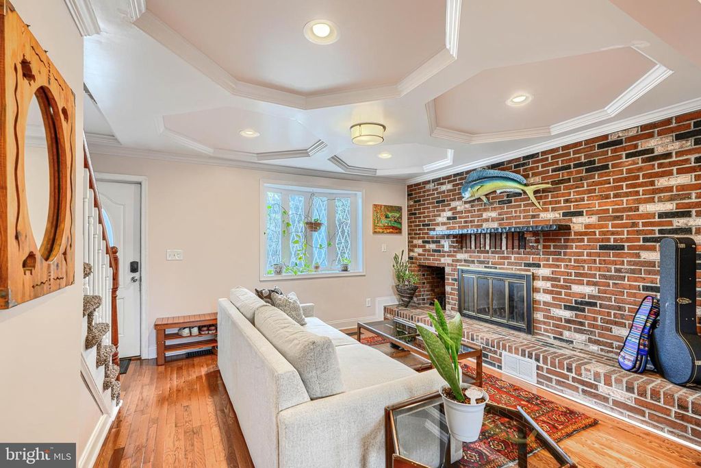 Image 8 of property listing at 6007 WINTHROPE AVE, Baltimore, MD 21206