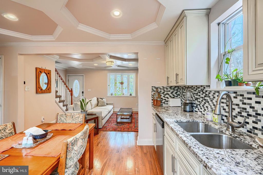 Image 12 of property listing at 6007 WINTHROPE AVE, Baltimore, MD 21206