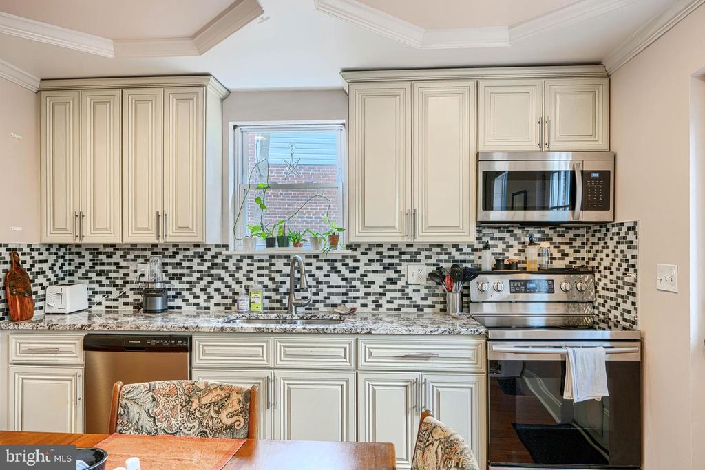 Image 14 of property listing at 6007 WINTHROPE AVE, Baltimore, MD 21206