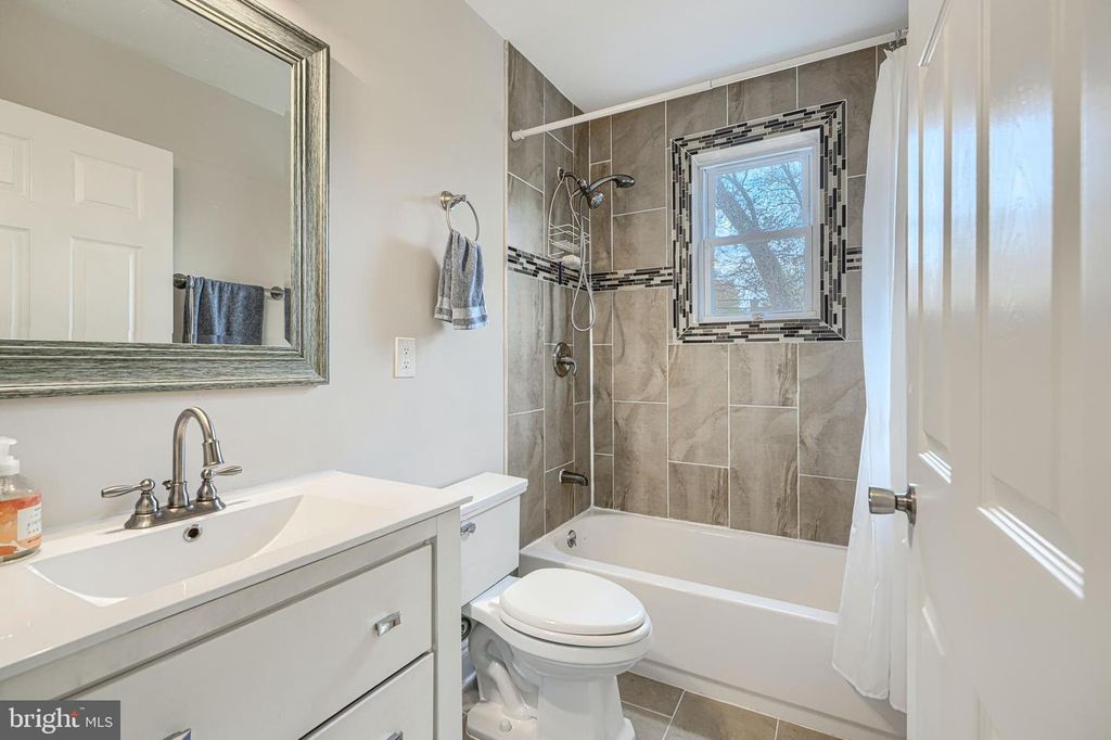 Image 19 of property listing at 6007 WINTHROPE AVE, Baltimore, MD 21206