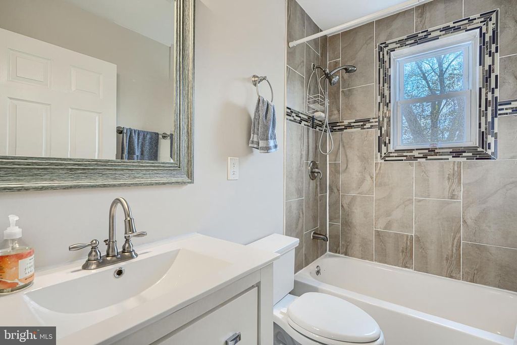 Image 20 of property listing at 6007 WINTHROPE AVE, Baltimore, MD 21206