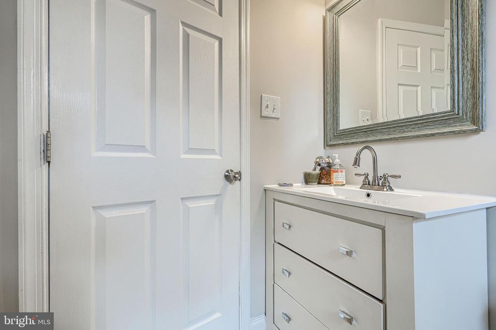 Image 21 of property listing at 6007 WINTHROPE AVE, Baltimore, MD 21206