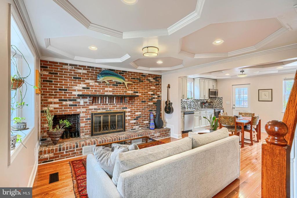 Image 2 of property listing at 6007 WINTHROPE AVE, Baltimore, MD 21206