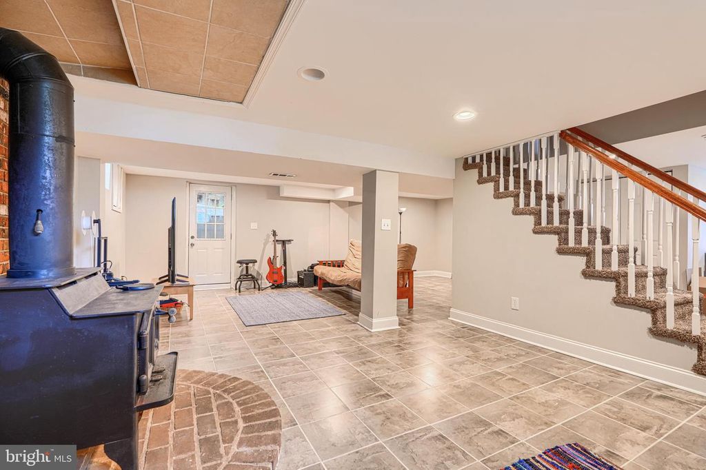 Image 33 of property listing at 6007 WINTHROPE AVE, Baltimore, MD 21206