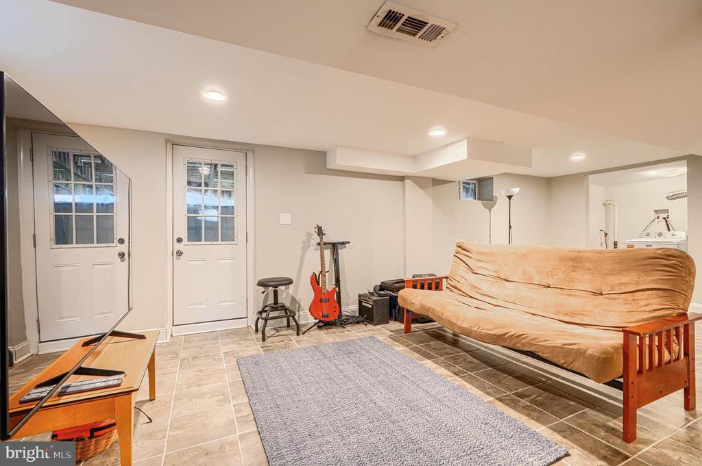 Image 34 of property listing at 6007 WINTHROPE AVE, Baltimore, MD 21206