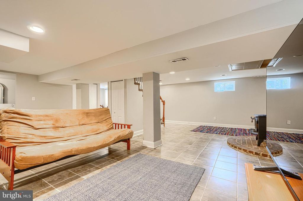 Image 35 of property listing at 6007 WINTHROPE AVE, Baltimore, MD 21206