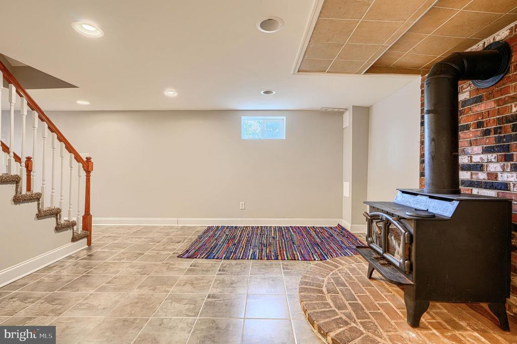 Image 36 of property listing at 6007 WINTHROPE AVE, Baltimore, MD 21206