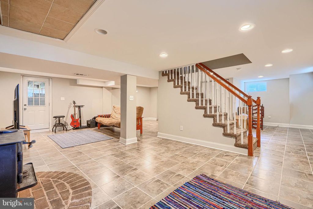 Image 37 of property listing at 6007 WINTHROPE AVE, Baltimore, MD 21206