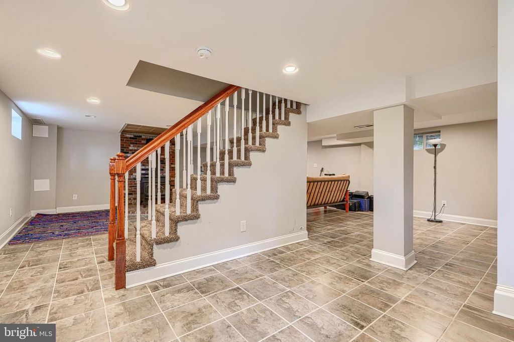 Image 38 of property listing at 6007 WINTHROPE AVE, Baltimore, MD 21206