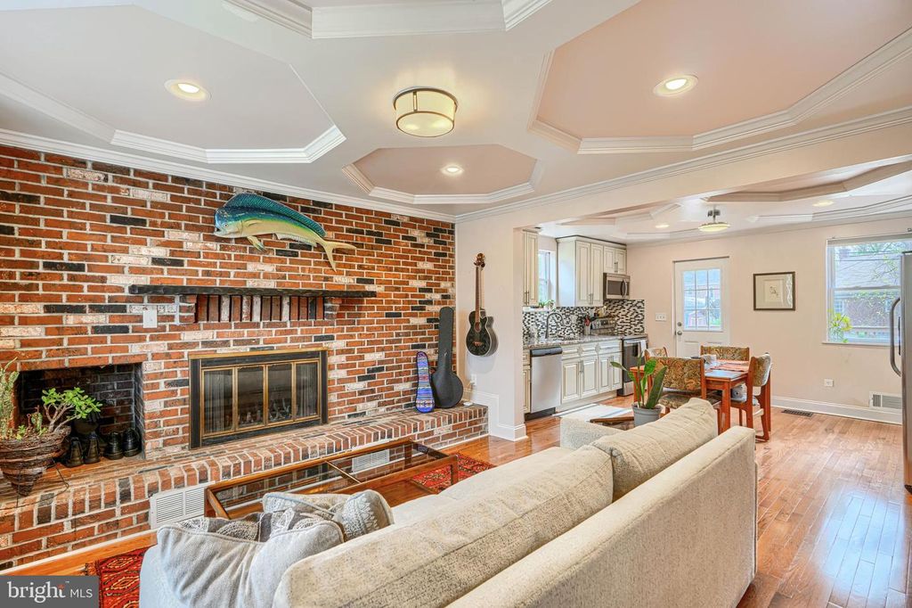 Image 3 of property listing at 6007 WINTHROPE AVE, Baltimore, MD 21206