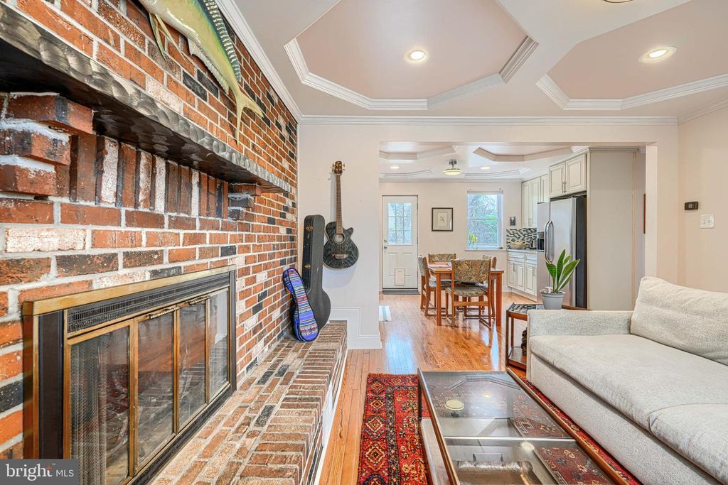 Image 5 of property listing at 6007 WINTHROPE AVE, Baltimore, MD 21206