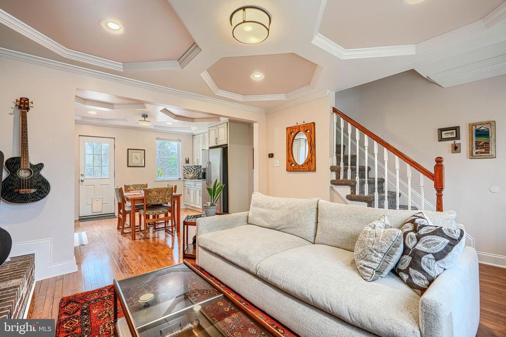 Image 6 of property listing at 6007 WINTHROPE AVE, Baltimore, MD 21206