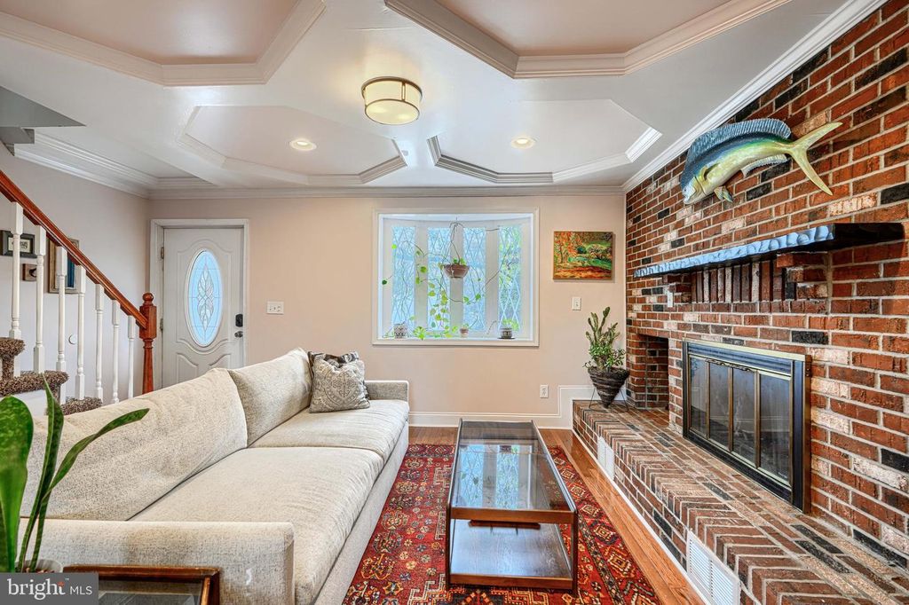 Image 7 of property listing at 6007 WINTHROPE AVE, Baltimore, MD 21206