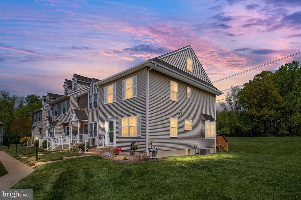 88 LOUIS JAMES CT, Aston, PA 19014