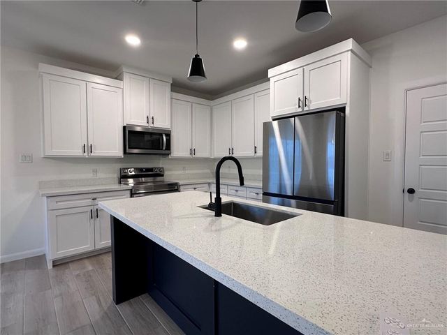 10925 N Sugar Bear Drive, Edinburg, TX 78541