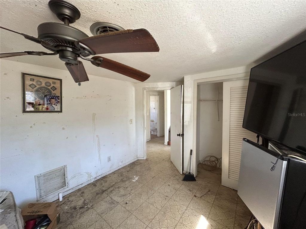 Image 13 of property listing at 8290 OSPREY ROAD, Englewood, FL 34224