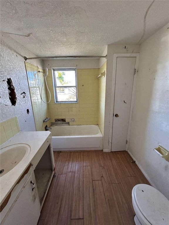 Image 14 of property listing at 8290 OSPREY ROAD, Englewood, FL 34224