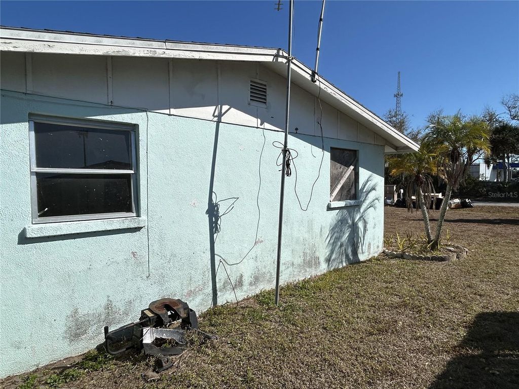 Image 17 of property listing at 8290 OSPREY ROAD, Englewood, FL 34224