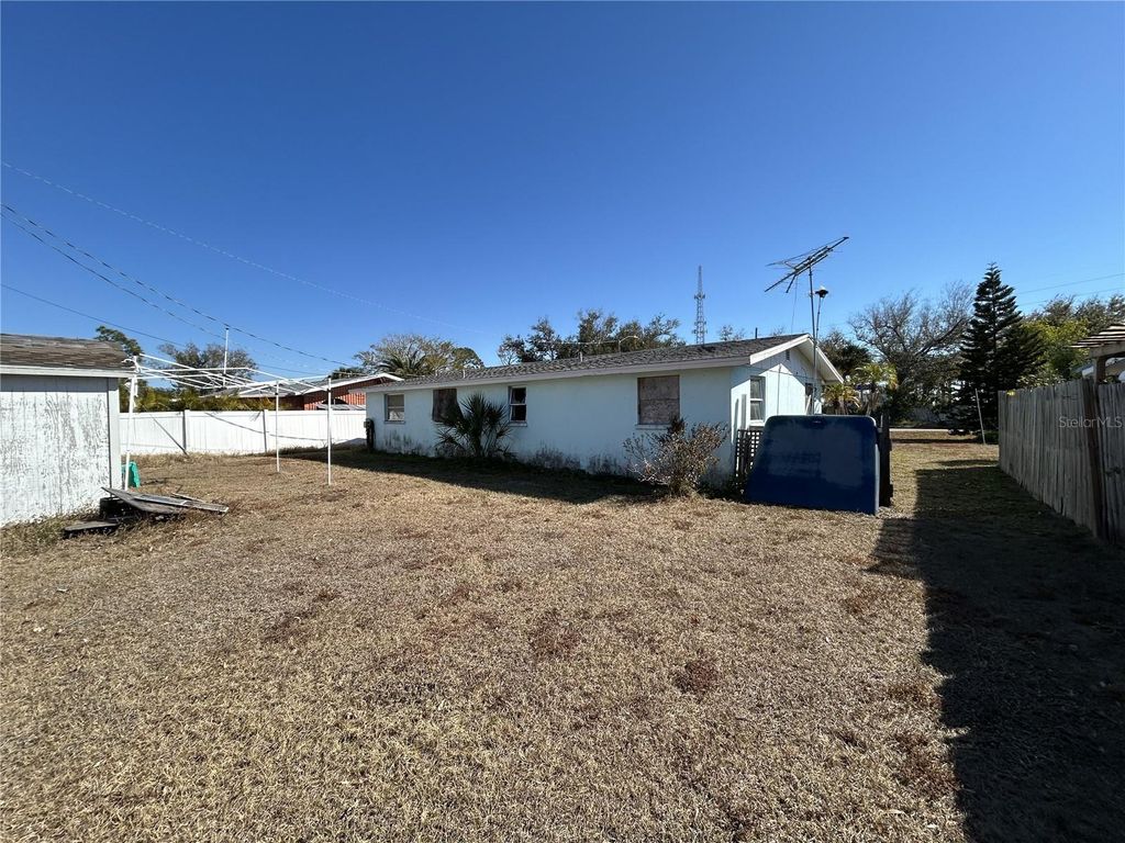 Image 18 of property listing at 8290 OSPREY ROAD, Englewood, FL 34224