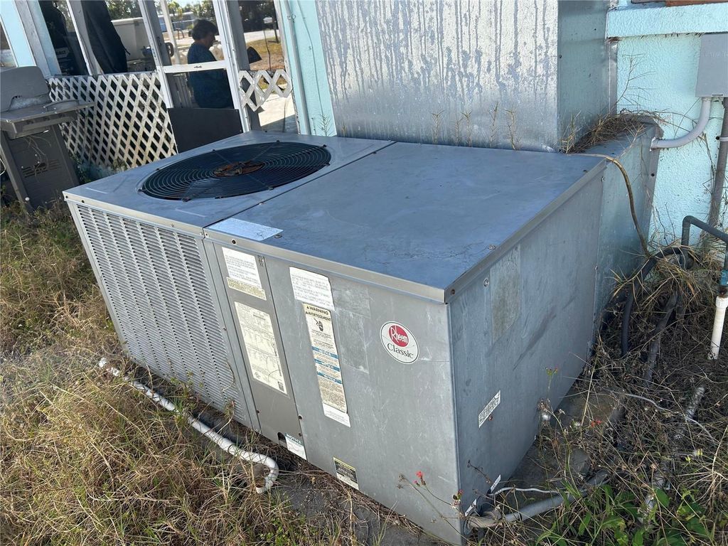 Image 22 of property listing at 8290 OSPREY ROAD, Englewood, FL 34224