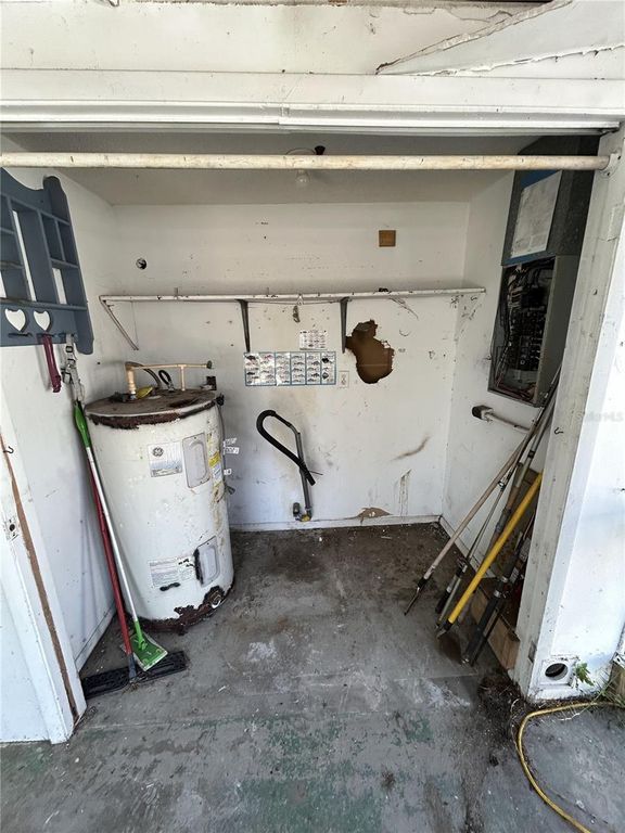 Image 25 of property listing at 8290 OSPREY ROAD, Englewood, FL 34224