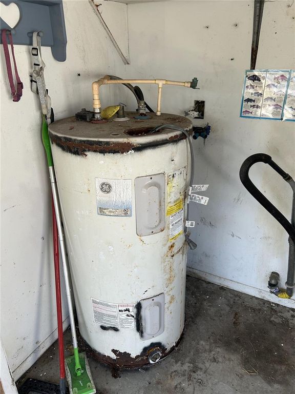 Image 27 of property listing at 8290 OSPREY ROAD, Englewood, FL 34224