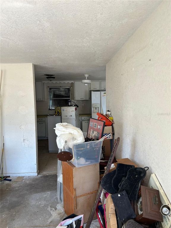 Image 4 of property listing at 8290 OSPREY ROAD, Englewood, FL 34224