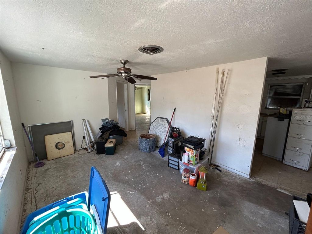 Image 5 of property listing at 8290 OSPREY ROAD, Englewood, FL 34224