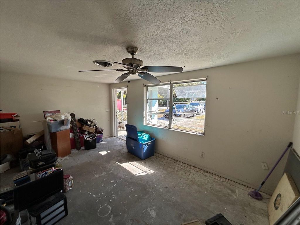Image 6 of property listing at 8290 OSPREY ROAD, Englewood, FL 34224