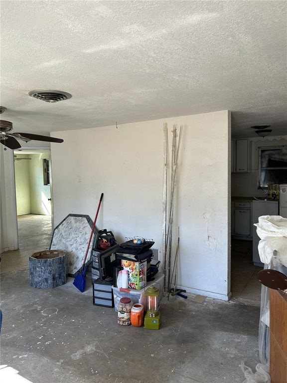 Image 7 of property listing at 8290 OSPREY ROAD, Englewood, FL 34224